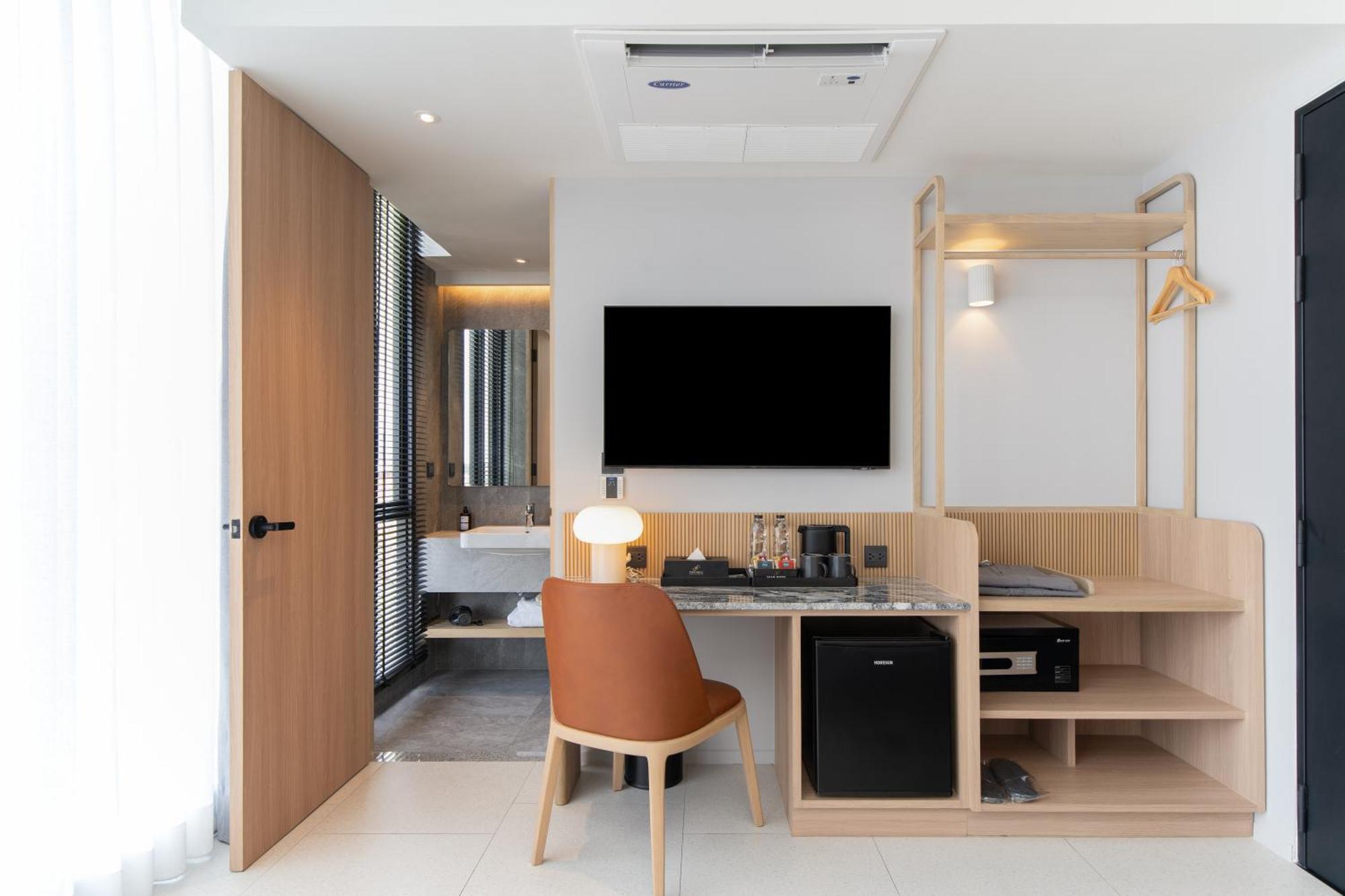 Saan Hotel Sathorn Банкок Екстериор снимка