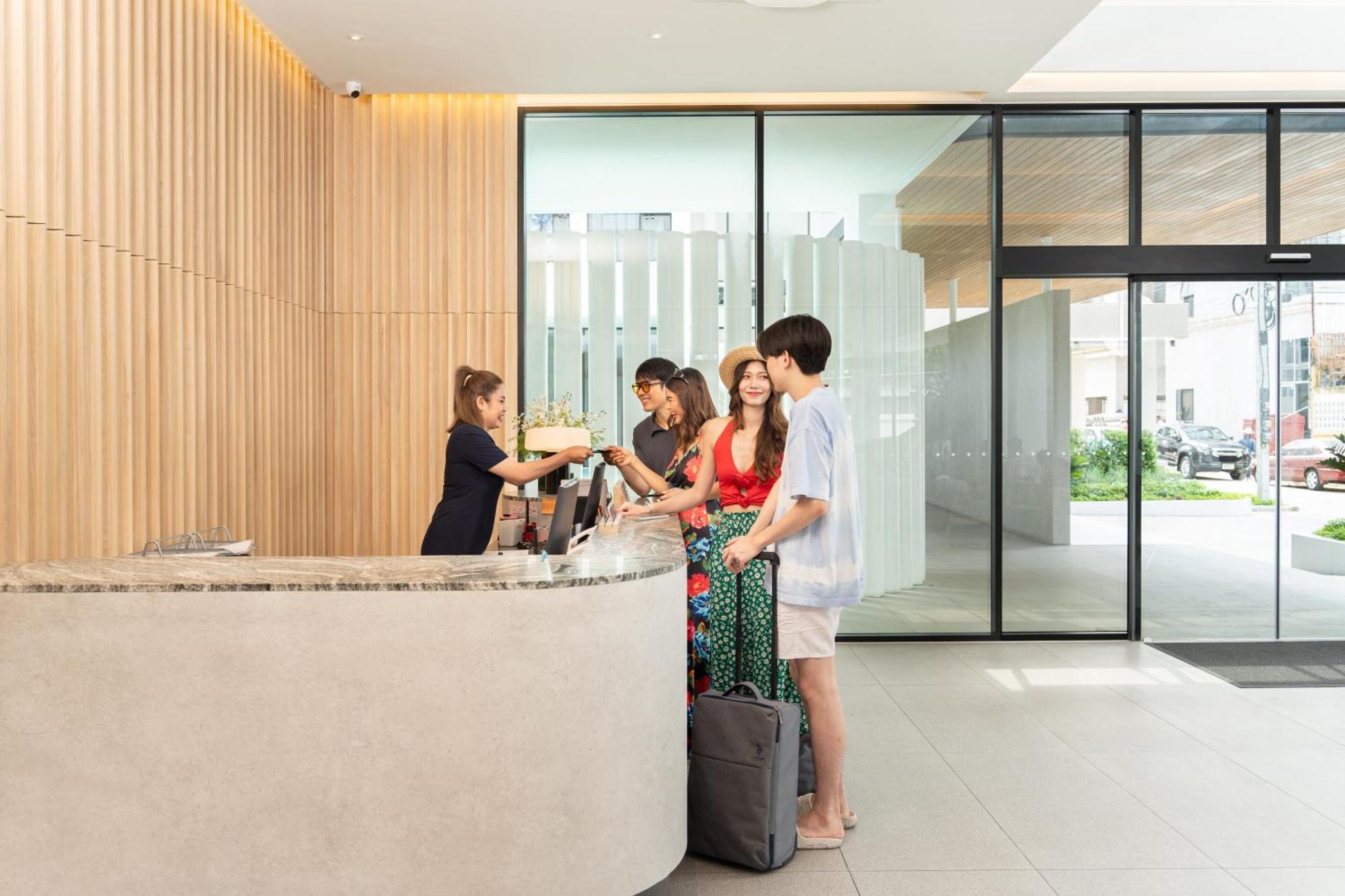 Saan Hotel Sathorn Банкок Екстериор снимка