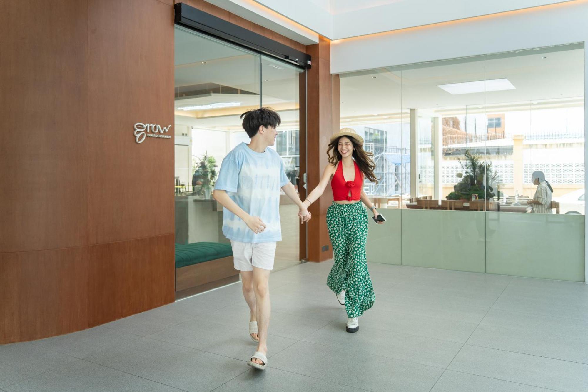 Saan Hotel Sathorn Банкок Екстериор снимка