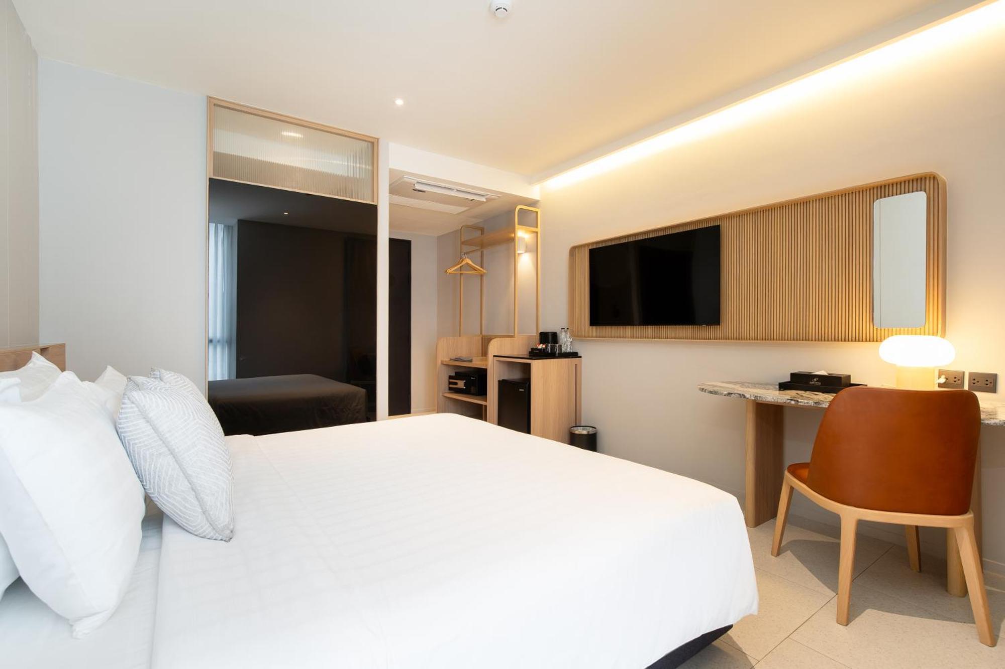 Saan Hotel Sathorn Банкок Екстериор снимка