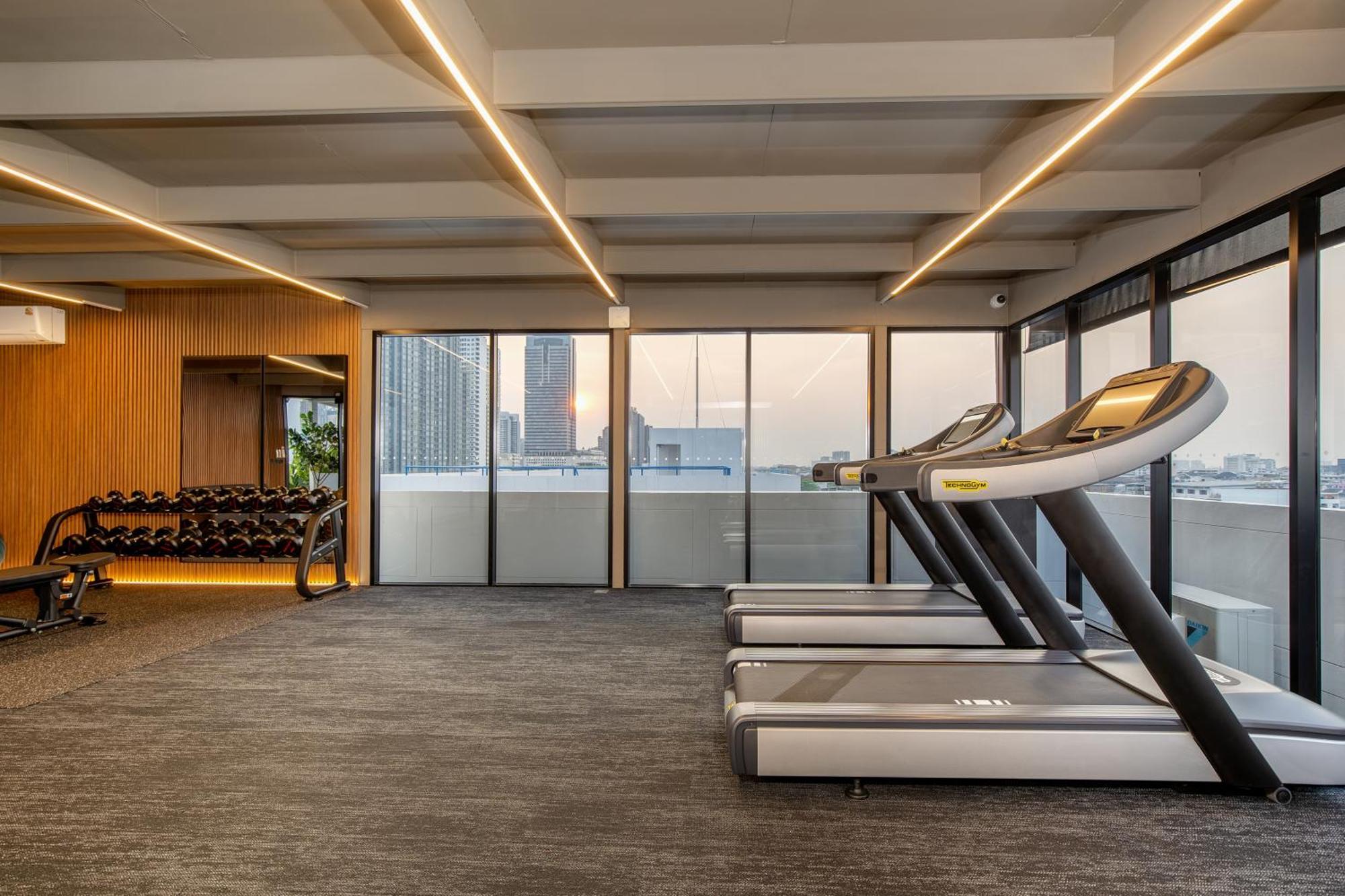 Saan Hotel Sathorn Банкок Екстериор снимка