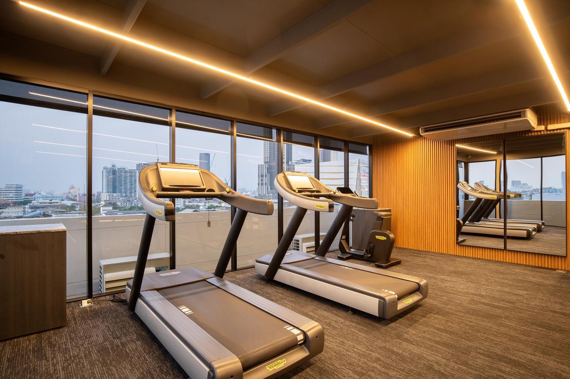 Saan Hotel Sathorn Банкок Екстериор снимка