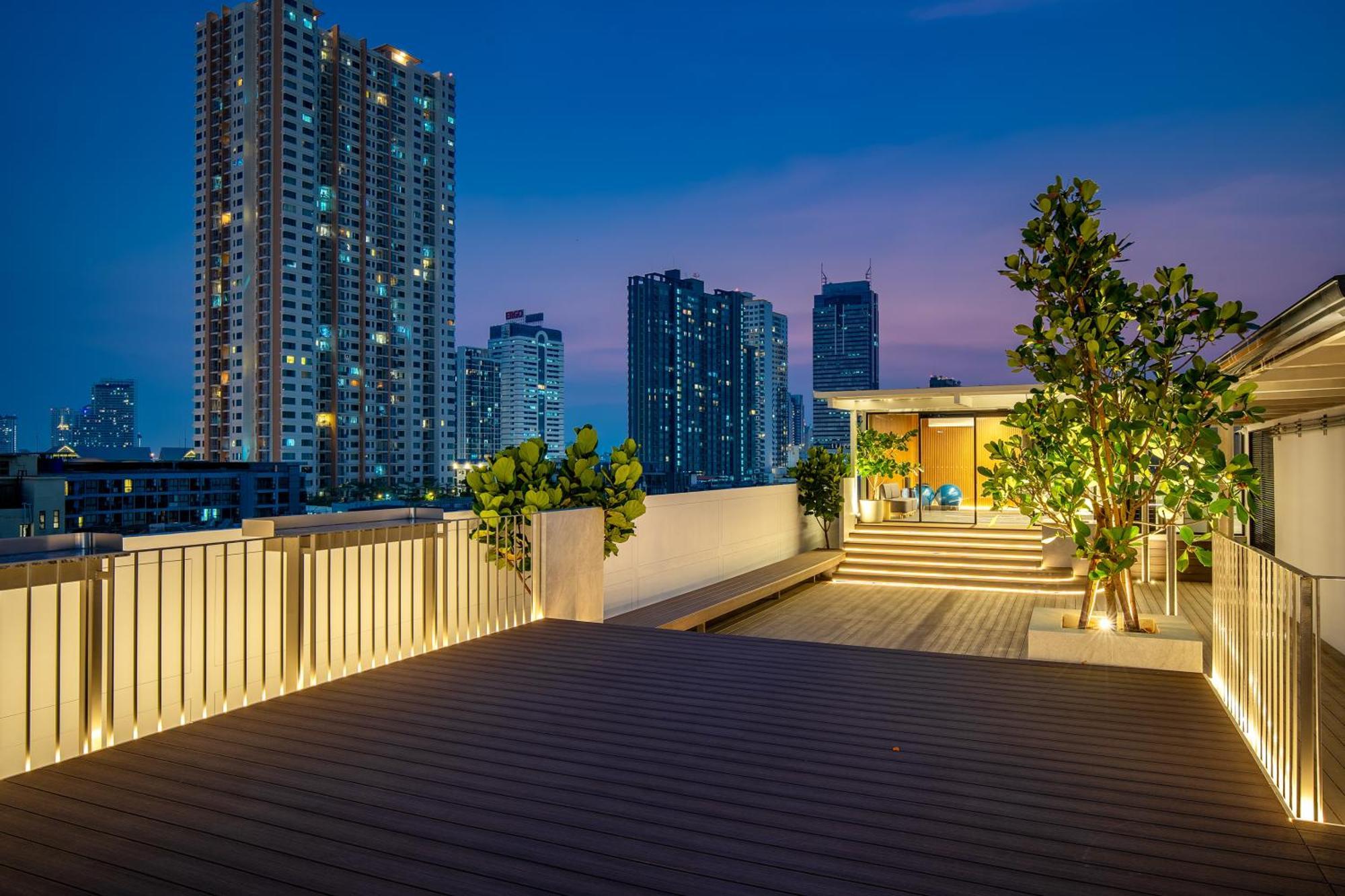 Saan Hotel Sathorn Банкок Екстериор снимка