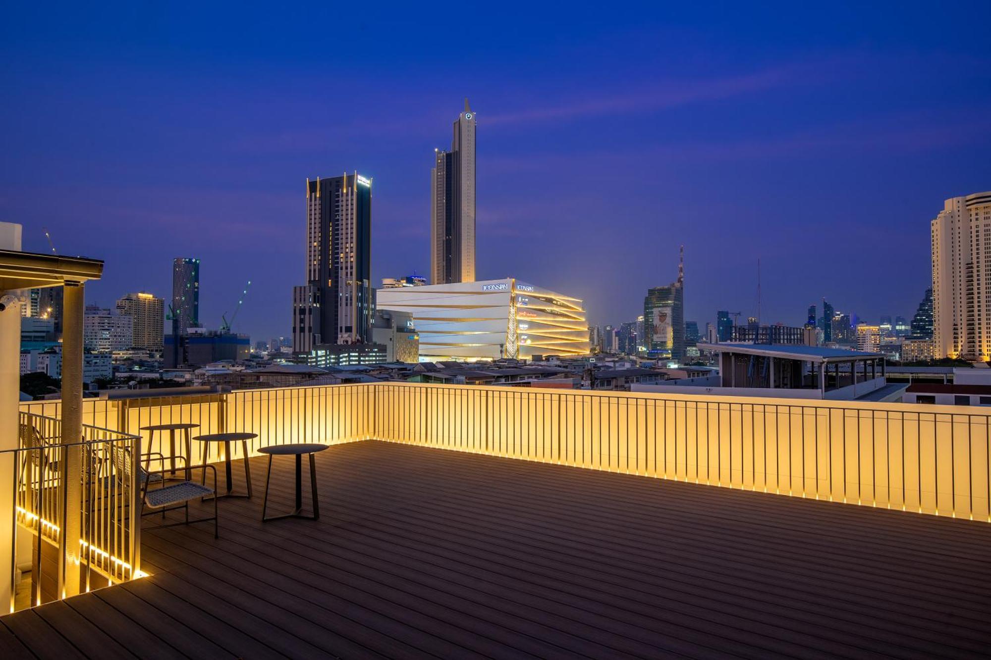 Saan Hotel Sathorn Банкок Екстериор снимка