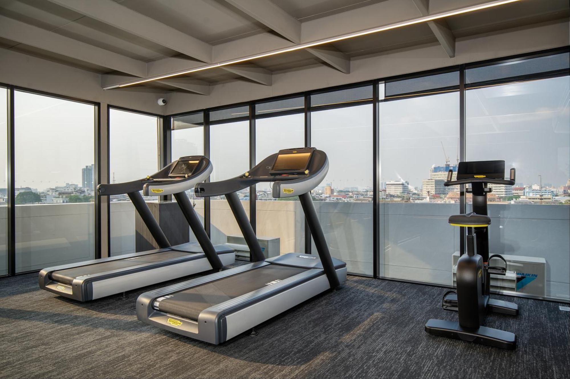 Saan Hotel Sathorn Банкок Екстериор снимка