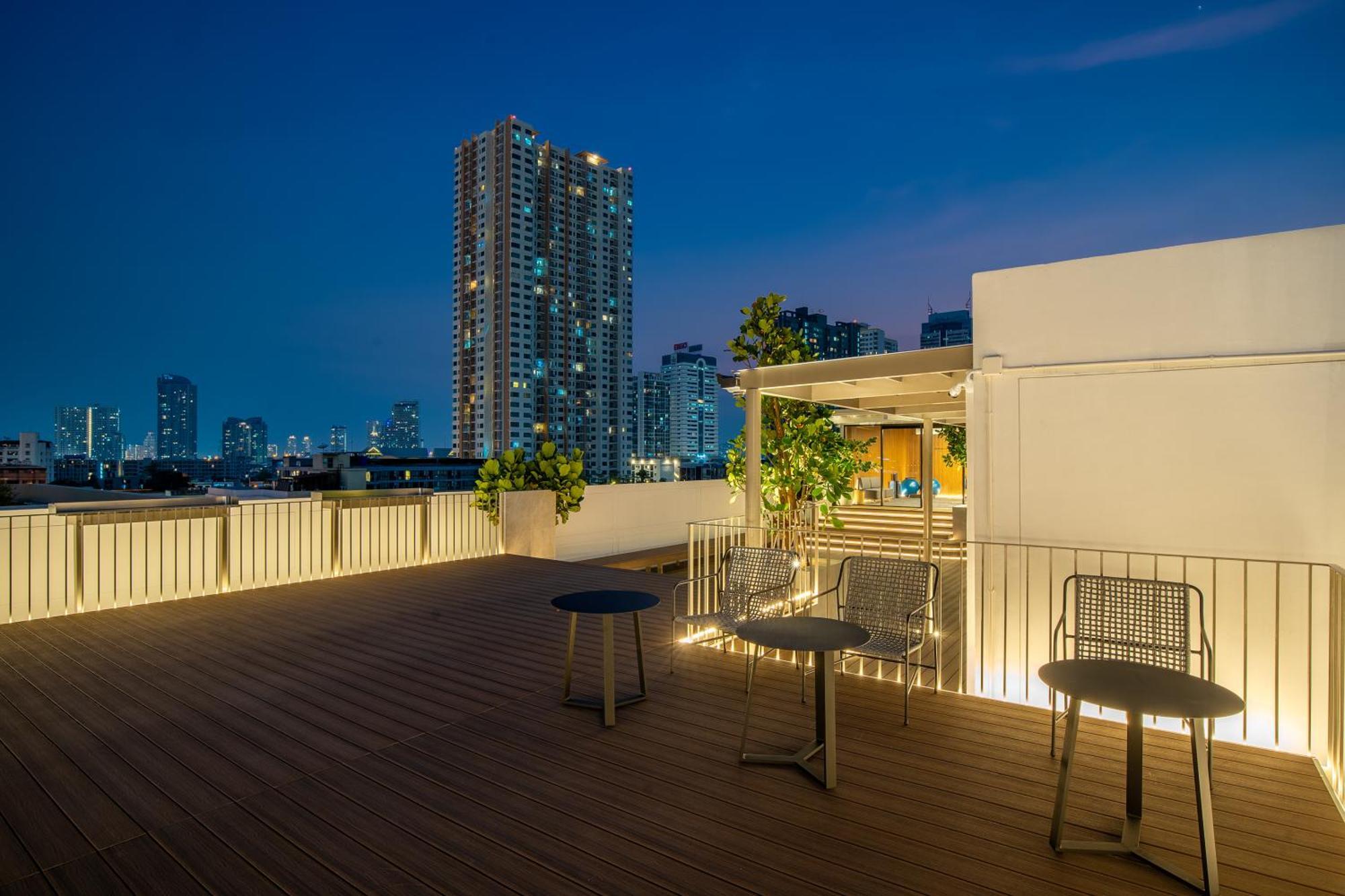 Saan Hotel Sathorn Банкок Екстериор снимка